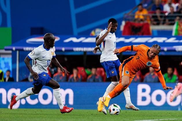 UEFA EURO 2024 Netherlands France 21 06 2024 duel Masour Ousmane Dembele France, 11 , Xavi Quentin Shay Simons Netherlands, 7 UEFA EURO 2024 Netherlands France Leipzig Stadium, Leipzig on 21 06 2024 Copyright: xBEAUTIFULxSPORTS Wunderlx