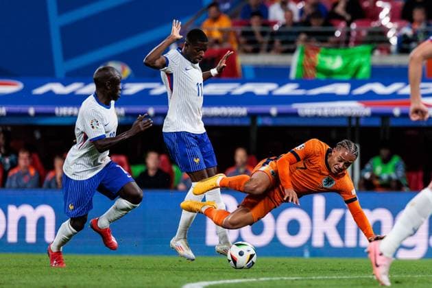 UEFA EURO 2024 Netherlands France 21 06 2024 duel Masour Ousmane Dembele France, 11 , Xavi Quentin Shay Simons Netherlands, 7 UEFA EURO 2024 Netherlands France Leipzig Stadium, Leipzig on 21 06 2024 Copyright: xBEAUTIFULxSPORTS Wunderlx