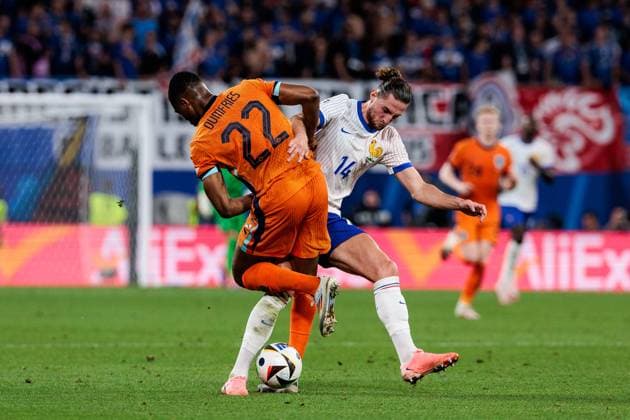 UEFA EURO 2024 Netherlands France 21 06 2024 duel Denzel Justus Morris Dumfries Netherlands, 22 , Adrien Rabiot France, 14 UEFA EURO 2024 Netherlands France Leipzig Stadium, Leipzig on 21 06 2024 Copyright: xBEAUTIFULxSPORTS Wunderlx