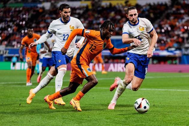 UEFA EURO 2024 Netherlands France 21 06 2024 duel Theo Bernard Francois Hernandez France, 22 , Jeremie Agyekum Frimpong Netherlands, 12 , Adrien Rabiot France, 14 UEFA EURO 2024 Netherlands France Leipzig Stadium, Leipzig on 21 06 2024 Copyright: xBEAUTIFULxSPORTS Wunderlx
