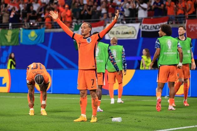 Fußball UEFA EURO 2024 Gruppe D Niederlande gegen Frankreich 21. Juni 2024 UEFA EURO 2024 Gruppe D Niederlande gegen Frankreich Xavi Simons von den Niederlanden reagiert auf sein Tor, das nicht anerkannt wird Foto Simon Stacpoole Abseits Leipzig Deutschland  Copyright: xSimonxStacpoolexOffside