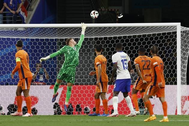 LEIPZIG, Leipzig Stadium ,21-06-2024 , European Football Championship Euro2024, Group stage match no.20 between Netherlands and France, Netherlands player Lutsharel Geertruida Netherlands - France (Euro2024)  x25557052x Copyright: