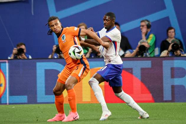 Ake Nathan Benjamin AKE 5 Defender et Dembele Masour Ousmane DEMBELE 11 Forward lors du match France vs Netherlands groupe D de l Euro 2024 FOOTBALL : France vs Netherlands- Euro 2024 Groupe D, Leipzig Stadium - 21 06 2024 ElyxandroCegarra Panoramic 