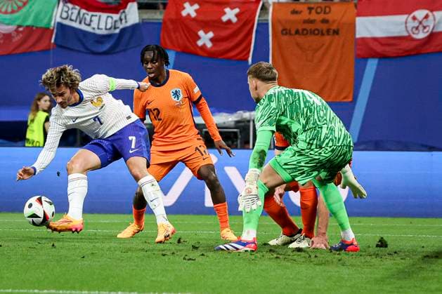 Griezmann Antoine GRIEZMANN 7 Midfield lors du match France vs Netherlands groupe D de l Euro 2024 FOOTBALL : France vs Netherlands- Euro 2024 Groupe D, Leipzig Stadium - 21 06 2024 ElyxandroCegarra Panoramic 