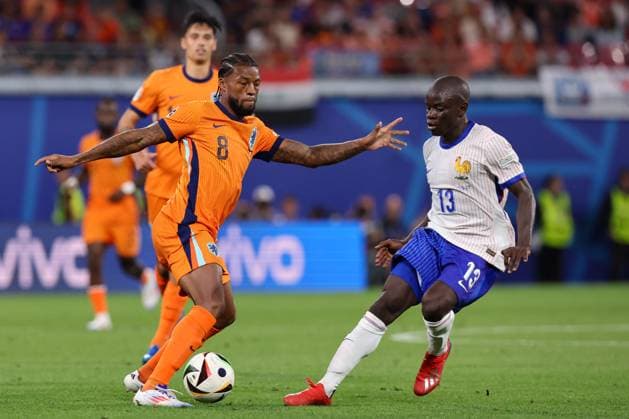 2024-06-21 Netherlands v France - Group D - UEFA EURO, EM, Europameisterschaft,Fussball 2024 LEIPZIG, GERMANY - JUNE 21: Georginio Wijnaldum of the Netherlands battles for the ball with N Golo Kante of France during the Group D - UEFA EURO 2024 match between Netherlands and France at Red Bull Arena on June 21, 2024 in Leipzig, Germany. (Photo by Peter Lous BSR Agency) Leipzig Germany Content not available for redistribution in The Netherlands directly or indirectly through any third parties. Copyright: xBSRxAgencyx