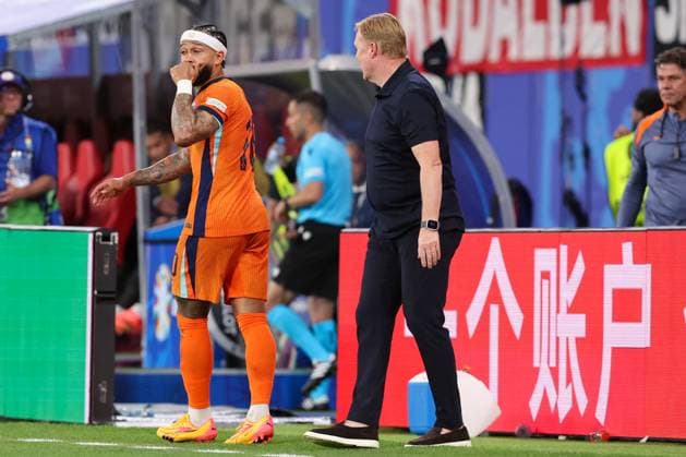 2024-06-21 Netherlands v France - Group D - UEFA EURO, EM, Europameisterschaft,Fussball 2024 LEIPZIG, GERMANY - JUNE 21: Memphis Depay of the Netherlands interacts with coach Ronald Koeman of the Netherlands during the Group D - UEFA EURO 2024 match between Netherlands and France at Red Bull Arena on June 21, 2024 in Leipzig, Germany. (Photo by Peter Lous BSR Agency) Leipzig Germany Content not available for redistribution in The Netherlands directly or indirectly through any third parties. Copyright: xBSRxAgencyx