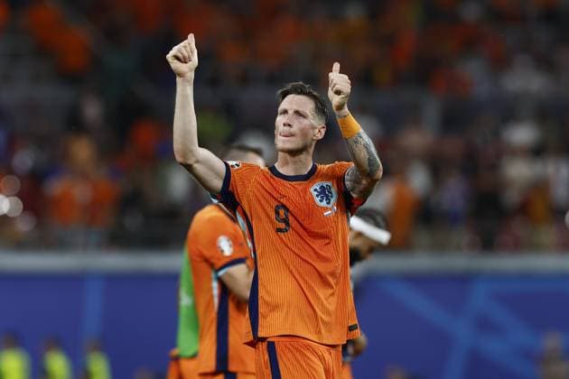 LEIPZIG, Leipzig Stadium ,21-06-2024 , European Football Championship Euro2024, Group stage match no.20 between Netherlands and France, Netherlands player Wout Weghorst acknowledges the fans 0-0 Netherlands - France (Euro2024)  x25557167x Copyright: