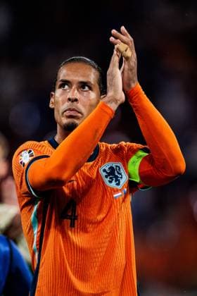 UEFA EURO 2024 Netherlands France 21 06 2024 Virgil van Dijk Netherlands, 4 applauds towards fans UEFA EURO 2024 Netherlands France Leipzig Stadium, Leipzig on 21 06 2024 Copyright: xBEAUTIFULxSPORTS Wunderlx