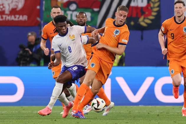 2024-06-21 Netherlands v France - Group D - UEFA EURO, EM, Europameisterschaft,Fussball 2024 LEIPZIG, GERMANY - JUNE 21: Aurelien Tchouame of France battles for the ball with Joey Veerman of the Netherlands during the Group D - UEFA EURO 2024 match between Netherlands and France at Red Bull Arena on June 21, 2024 in Leipzig, Germany. (Photo by Peter Lous BSR Agency) Leipzig Germany Content not available for redistribution in The Netherlands directly or indirectly through any third parties. Copyright: xBSRxAgencyx