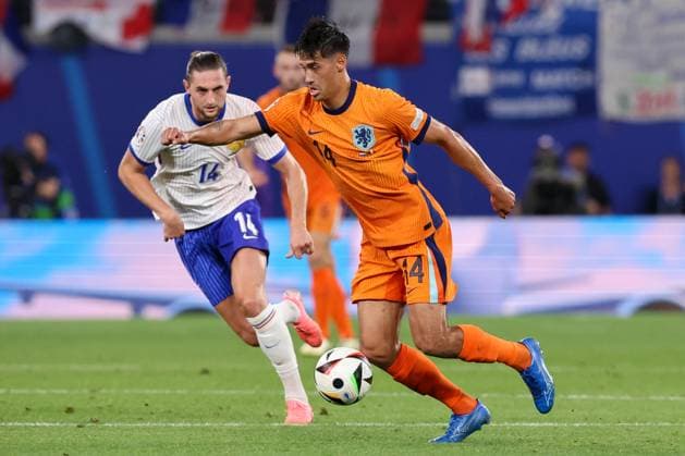 2024-06-21 Netherlands v France - Group D - UEFA EURO, EM, Europameisterschaft,Fussball 2024 LEIPZIG, GERMANY - JUNE 21: Tijjani Reijnders of the Netherlands battles for the ball with Adrien Rabiot of France during the Group D - UEFA EURO 2024 match between Netherlands and France at Red Bull Arena on June 21, 2024 in Leipzig, Germany. (Photo by Peter Lous BSR Agency) Leipzig Germany Content not available for redistribution in The Netherlands directly or indirectly through any third parties. Copyright: xBSRxAgencyx