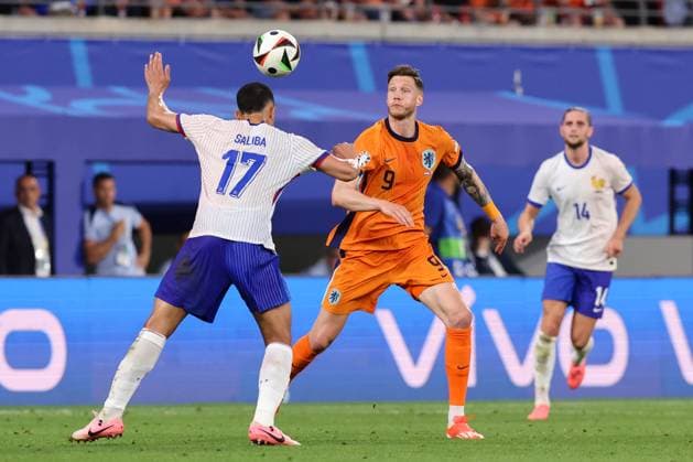 2024-06-21 Netherlands v France - Group D - UEFA EURO, EM, Europameisterschaft,Fussball 2024 LEIPZIG, GERMANY - JUNE 21: William Saliba of France battles for the ball with Wout Weghorst of the Netherlands during the Group D - UEFA EURO 2024 match between Netherlands and France at Red Bull Arena on June 21, 2024 in Leipzig, Germany. (Photo by Peter Lous BSR Agency) Leipzig Germany Content not available for redistribution in The Netherlands directly or indirectly through any third parties. Copyright: xBSRxAgencyx