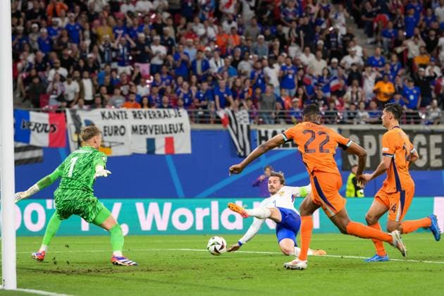 Soccer, UEFA EURO 2024, 20240621, Netherlands France In the picture Bart VERBRUGGEN Netherlands, 1 shot and Antoine GRIEZMANN France, 7 shots Leipzig Leipzig Stadium Saxony Germany Copyright: Passion2Press MarkusxFischerx
