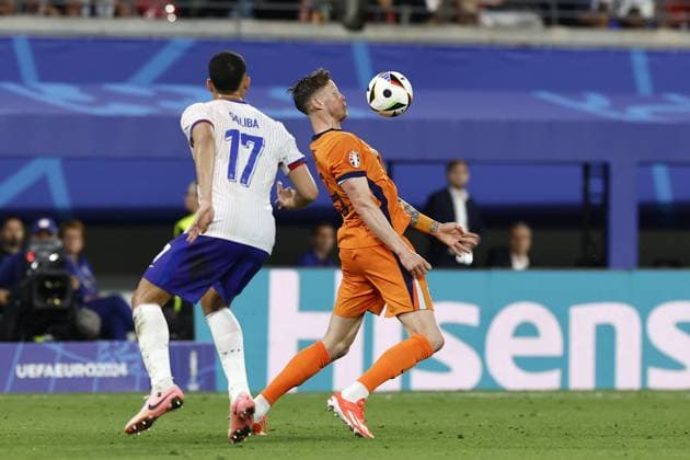 LEIPZIG, Leipzig Stadium ,21-06-2024 , European Football Championship Euro2024, Group stage match no.20 between Netherlands and France, (L-R) France player William Saliba, Netherlands player Wout Weghorst Netherlands - France (Euro2024)  x25557304x Copyright: