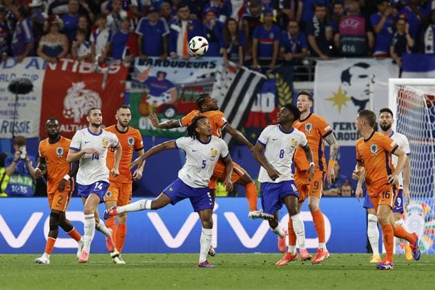 LEIPZIG, Leipzig Stadium ,21-06-2024 , European Football Championship Euro2024, Group stage match no.20 between Netherlands and France, (L-R) France player Jules Kounde, Netherlands player Denzel Duimfries Netherlands - France (Euro2024)  x25557455x Copyright: