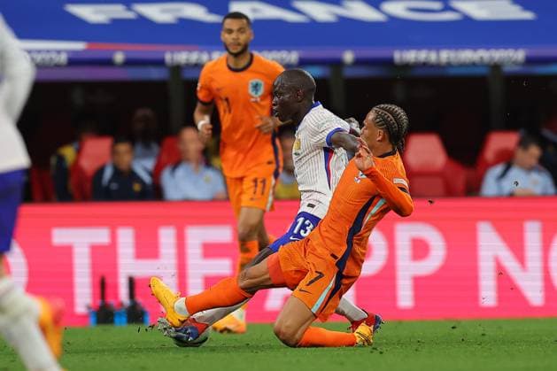 Netherlands France UEFA EURO 2024 Leipzig, 21 06 2024, Leipzig Stadium, UEFA EURO 2024 Germany , Gr D Preliminary Round , Netherlands France 0 0 , Pictured f l N Golo Kante 13, France and Xavi Simons 7, Netherlands ,