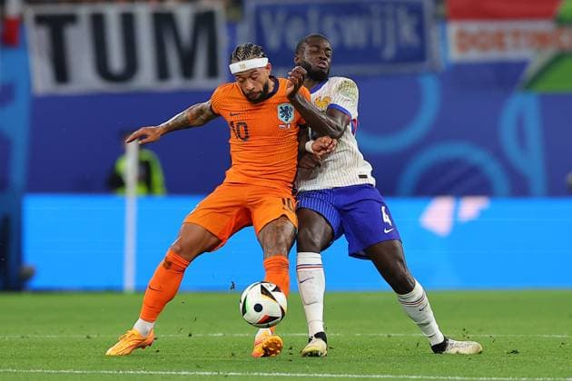 Netherlands France UEFA EURO 2024 Leipzig, 21 06 2024, Leipzig Stadium, UEFA EURO 2024 Germany , Gr D Preliminary Round , Netherlands France 0 0 , Pictured f l Memphis Depay 10, Netherlands and Dayot Upamecano 4, France ,