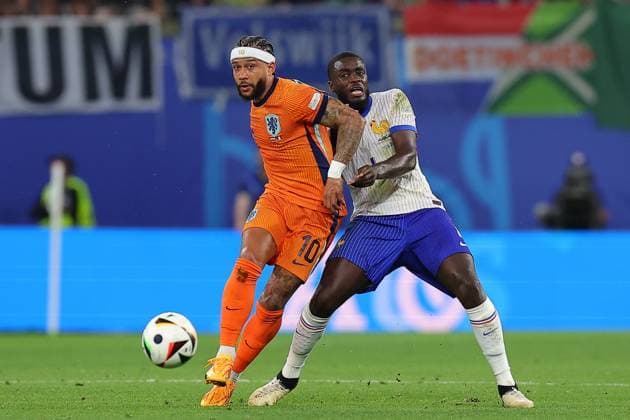 Netherlands France UEFA EURO 2024 Leipzig, 21 06 2024, Leipzig Stadium, UEFA EURO 2024 Germany , Gr D Preliminary Round , Netherlands France 0 0 , Pictured f l Memphis Depay 10, Netherlands and Dayot Upamecano 4, France ,