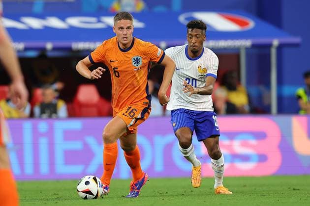 Netherlands France UEFA EURO 2024 Leipzig, 21 06 2024, Leipzig Stadium, UEFA EURO 2024 Germany , Gr D Preliminary Round , Netherlands France 0 0 , Pictured from l Joey Veerman 16, Netherlands and Kingsley Coman 20, France ,