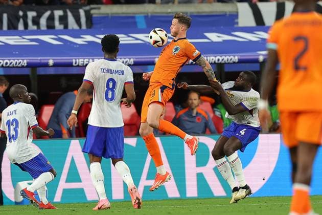 Netherlands France UEFA EURO 2024 Leipzig, 21 06 2024, Leipzig Stadium, UEFA EURO 2024 Germany , Gr D Preliminary Round , Netherlands France 0 0 , Pictured f l Wout Weghorst 9, Netherlands and Dayot Upamecano 4, France ,