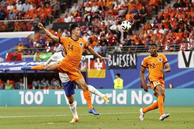 LEIPZIG - (l-r) Antoine Griezmann of France, Tijjani Reijnders of Holland, Denzel Dumfries of Holland during the UEFA EURO, EM, Europameisterschaft,Fussball 2024 group D match between the Netherlands and France at the Leipzig Stadium on June 21, 2024 in Leipzig, Germany. ANP MAURICE VAN STEEN UEFA EURO 2024 2024 xVIxANPxSportx xxANPxIVx 501709439 originalFilename: 501709439.jpg