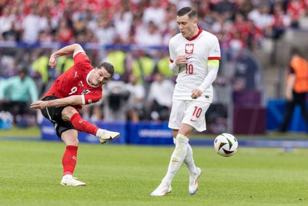 Poland v Austria: Group D - UEFA EURO, EM, Europameisterschaft,Fussball 2024 Marcel Sabitzer and Piotr Zielinski are playing during the Poland vs. Austria match in Berlin, Germany, on June 21, 2024. Berlin Germany  Copyright: xFotoxOlimpikx originalFilename:jastrzebowski-polandvs240621_npvQT.jpg