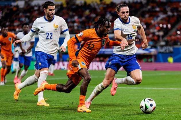UEFA EURO 2024 Netherlands France 21 06 2024 duel Theo Bernard Francois Hernandez France, 22 , Jeremie Agyekum Frimpong Netherlands, 12 , Adrien Rabiot France, 14 UEFA EURO 2024 Netherlands France Leipzig Stadium, Leipzig on 21 06 2024 Copyright: xBEAUTIFULxSPORTS Wunderlx