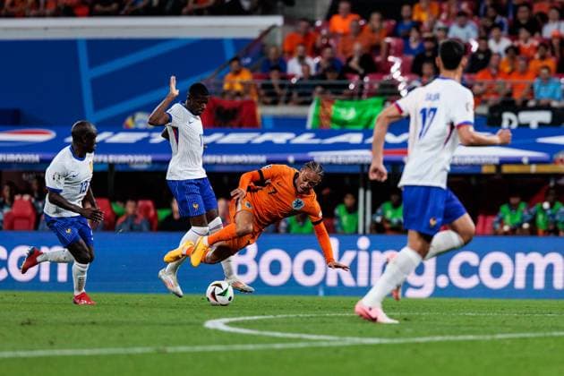 UEFA EURO 2024 Netherlands France 21 06 2024 duel Masour Ousmane Dembele France, 11 , Xavi Quentin Shay Simons Netherlands, 7 UEFA EURO 2024 Netherlands France Leipzig Stadium, Leipzig on 21 06 2024 Copyright: xBEAUTIFULxSPORTS Wunderlx