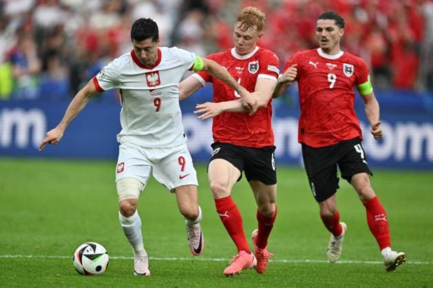 BERLIN, GERMANY - JUNE 21: Robert Lewandowski of Poland and Nicolas Seiwald battle for the ball during to the UEFA EURO, EM, Europameisterschaft,Fussball 2024 group stage match between Poland and Austria at Olympiastadion on June 21, 2024 in Berlin, G Poland v Austria: Group D - UEFA EURO 2024 Copyright: xSebastianxFrejx