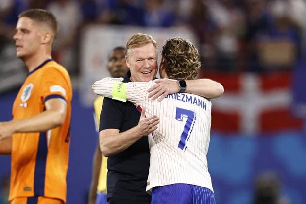 LEIPZIG - (l-r) Holland coach Ronald Koeman, Antoine Griezmann of France during the UEFA EURO, EM, Europameisterschaft,Fussball 2024 group D match between the Netherlands and France at the Leipzig Stadium on June 21, 2024 in Leipzig, Germany. ANP MAURICE VAN STEEN UEFA EURO 2024 2024 xVIxANPxSportx xxANPxIVx 501711064 originalFilename: 501711064.jpg