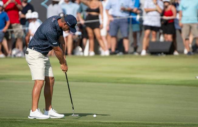 June 21, 2024, College Grove, Tennessee, USA: Bryson DeChambeau putts on Hole 18 on Day 1 of the LIV Golf Nashville Tournament. College Grove USA - ZUMAh237 20240621_zsp_h237_026 Copyright: xCamdenxHallx