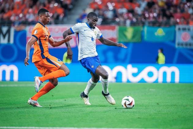 EURO 2024 - Matchday 2, Group D: The Netherlands vs. France Dayot Upamecano and Denzel Dumfries in action during the EURO 2024 Matchday 2 Group D match between the Netherlands and France on 21 June 2024, at Red Bull Arena, in Leipzig, Germany Leipzig Red Bull Arena Germany Copyright: xAlexandraxFechetex 00119501