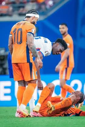 EURO 2024 - Matchday 2, Group D: The Netherlands vs. France Aurelien Tchouameni is angry at Xavi Simons for preventing him from getting the ball during the EURO 2024 Matchday 2 Group D match between the Netherlands and France on 21 June 2024, at Red Bull Arena, in Leipzig, Germany Leipzig Red Bull Arena Germany Copyright: xAlexandraxFechetex 00120401
