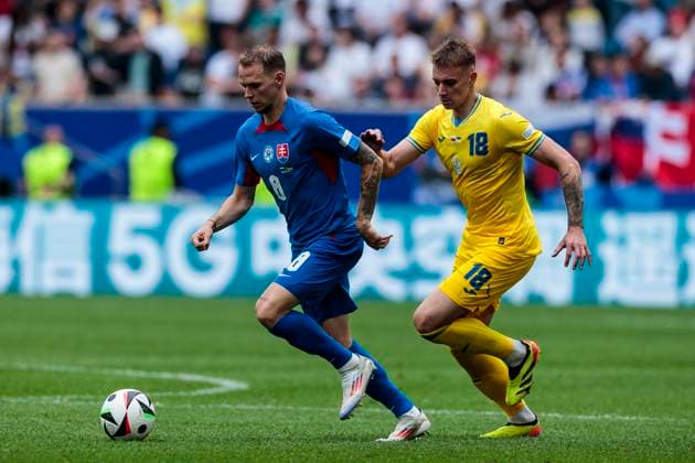 UEFA EURO 2024 Slovakia Ukraine 21 06 2024 Ondrej Duda Slovakia, 8 , Volodymyr Brazhko Ukraine, 18 UEFA EURO 2024 Slovakia Ukraine Arena Düsseldorf, Düsseldorf on 21 06 2024 Copyright: xBEAUTIFULxSPORTS Meuselx