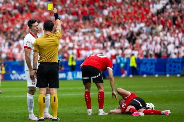 Poland v Austria - UEFA EURO, EM, Europameisterschaft,Fussball 2024 Referee Umut Meler is showing a yellow card to Robert Lewandowski during the UEFA Euro 2024 Group D match between Poland v Austria, at the Olympiastadion in Berlin,Germany, on January 1, 2024. Berlin Germany  Copyright: xAndrzejxIwanczukx originalFilename:iwanczuk-polandva240621_npXDt.jpg