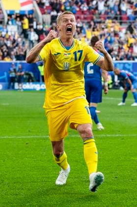 UEFA EURO 2024 Slovakia Ukraine 21 06 2024 Oleksandr Zinchenko Ukraine, 17 cheers after scoring UEFA EURO 2024 Slovakia Ukraine Arena Düsseldorf, Düsseldorf on 21 06 2024 Copyright: xBEAUTIFULxSPORTS Meuselx