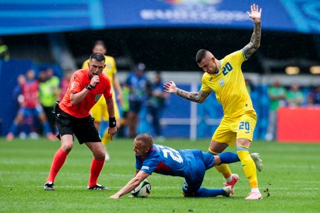 UEFA EURO 2024 Slovakia Ukraine 21 06 2024 Oleksandr Zubkov Ukraine, 20 fouls Stanislav Lobotka Slovakia, 22 UEFA EURO 2024 Slovakia Ukraine Arena Düsseldorf, Düsseldorf on 21 06 2024 Copyright: xBEAUTIFULxSPORTS Meuselx