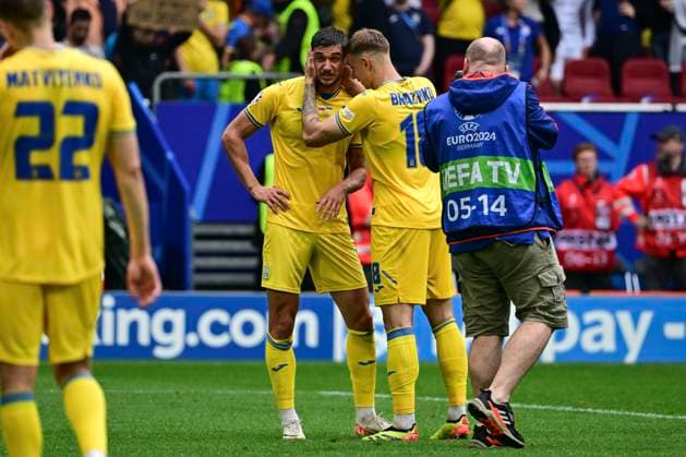 Roman Yaremchuk 9 Ukraine with tears after the match, Slovakia vs Ukraine, Football, UEFA Euro 2024, Group stage, Matchday 2, 21 06 2024 Düsseldorf Nordrhein Westfalen Germany Copyright: xkolbert-press MarcxNiemeyerx