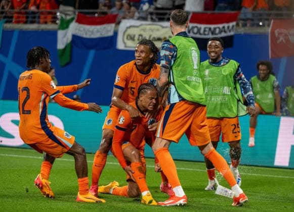 Football, Men, Season 2023 24, UEFA Euro 2024, Group D 2 Matchday in Leipzig, Netherlands France, f l Jeremie Frimpong Netherlands , Nathan Ake Netherlands , Xavi Simons Netherlands , Wout Weghorst Netherlands , Steven Bergwijn Netherlands , Cheering after goal to 1 0, goal was disallowed, 21 06 2024, Copyright: xMatthiasxKochx