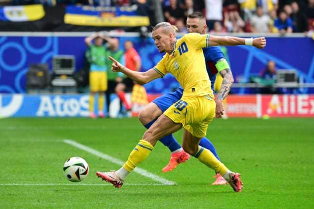Mykhaylo Mudryk 10 Ukraine , Slovakia vs Ukraine, Football, UEFA Euro 2024, Group stage, Matchday 2, 21 06 2024 Düsseldorf Nordrhein Westfalen Germany Copyright: xkolbert-press MarcxNiemeyerx