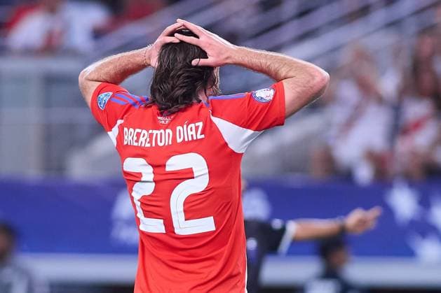 RECORD DATE NOT STATED Copa America USA 2024 Peru vs Chile Bren Drereton of Chile during the game between Peru and Chile as part of the CONMEBOL Copa America USA 2024 group A, at AT-T Stadium, on June 21, 2024 in Arlington, Texas, United States. ARLINGTON TEXAS UNITED STATES  Copyright: xJONATHANxDUENASx 20240621204447_CA_GA_2024_PER_CHI_BRERETON210