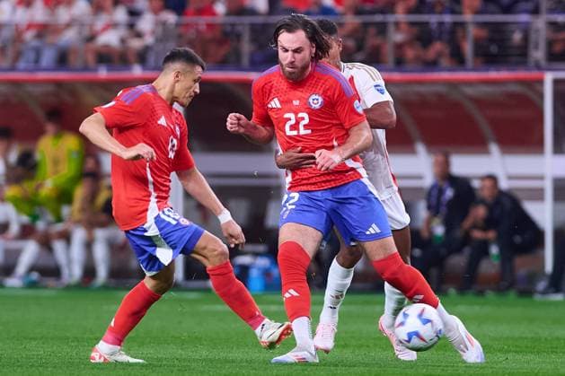 _CA_GA_2024_PER_CHI_ during the game between Peru and Chile as part of the CONMEBOL Copa America USA 2024 group A, at AT-T Stadium, on June 21, 2024 in Arlington, Texas, United States. ARLINGTON TEXAS UNITED STATES  Copyright: xJONATHANxDUENASx 20240621204448_CA_GA_2024_PER_CHI_212
