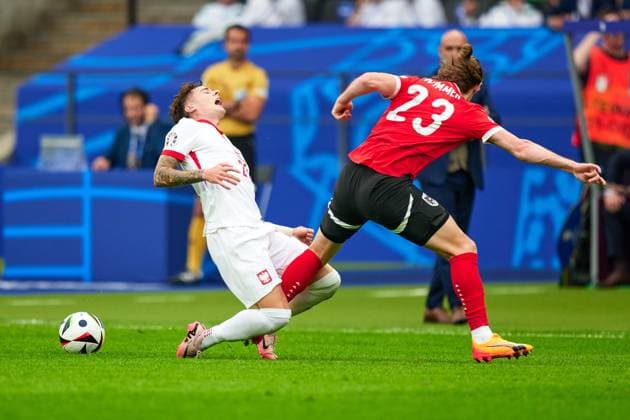 Patrick Wimmer Austria national team Euro 2024, 23 , Nicola Zalewski Poland national team Euro 2024, 21 , GER, UEFA Euro 2024, mens football, UEFA EURO 2024 match day 2, group D, Poland vs Oesterrech, Poland vs Austria, 21 06 2024 GER, UEFA Euro 2024, mens football, UEFA EURO 2024 match day 2, group D, Poland vs Oesterrech, Poland vs Austria, 21 06 2024 Berlin Copyright: xEibner-Pressefotox xClaudiusxRauchx EP_CRH