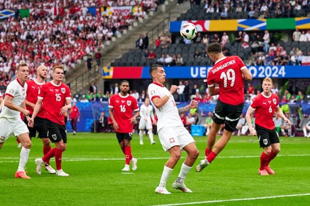 Christoph Baumgartner Austria national team Euro 2024, 19 , Jakub Kiwior Poland national team Euro 2024, 14 , Header, GER, UEFA Euro 2024, mens football, UEFA EURO 2024 matchday 2, group D, Poland vs Oesterrech, Poland vs Austria, 21 06 2024 GER, UEFA Euro 2024, mens football, UEFA EURO 2024 matchday 2, group D, Poland vs Oesterrech, Poland vs Austria, 21 06 2024 Berlin Copyright: xEibner-Pressefotox xClaudiusxRauchx EP_CRH