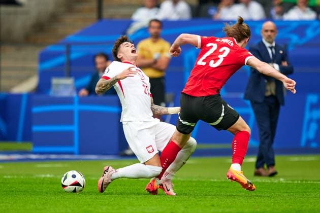 Patrick Wimmer Austria national team Euro 2024, 23 , Nicola Zalewski Poland national team Euro 2024, 21 , GER, UEFA Euro 2024, mens football, UEFA EURO 2024 match day 2, group D, Poland vs Oesterrech, Poland vs Austria, 21 06 2024 GER, UEFA Euro 2024, mens football, UEFA EURO 2024 match day 2, group D, Poland vs Oesterrech, Poland vs Austria, 21 06 2024 Berlin Copyright: xEibner-Pressefotox xClaudiusxRauchx EP_CRH