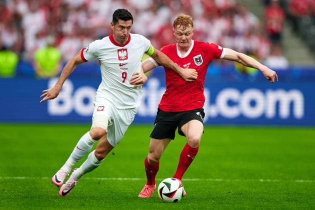 Robert Lewandowski Poland national team Euro 2024, 09 , Nicolas Seiwald Austria national team Euro 2024, 06 , GER, UEFA Euro 2024, mens football, UEFA EURO 2024 matchday 2, group D, Poland vs Oesterrech, Poland vs Austria, 21 06 2024 GER, UEFA Euro 2024, mens football, UEFA EURO 2024 matchday 2, group D, Poland vs Oesterrech, Poland vs Austria, 21 06 2024 Berlin Copyright: xEibner-Pressefotox xClaudiusxRauchx EP_CRH