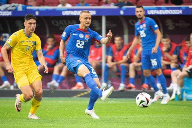 Stanislav LOBOTKA SVK vs Sudakov Heorhiy SUDAKOV UKR , action, duel, group stage group E Slovakia SVK Ukraine UKR 1 2 on 21 06 2024 Arena Duesseldorf, Duesseldorf Arena, Football UEFA EURO 2024 GERMANY from 14 06 2024 14 07 2024 Â