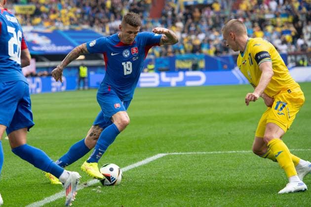 Juraj KUCKA SVK vs Zinchenko Oleksandr ZINCHENKO UKR , action, duel, group stage group E Slovakia SVK Ukraine UKR 1 2 on 21 06 2024 Arena Duesseldorf, Duesseldorf Arena, Football UEFA EURO 2024 GERMANY from 14 06 2024 14 07 2024 Â