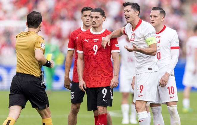 21st June 2024; Olympiastadion, Berlin, Germany; Euro 2024 Group D Football, Poland versus Austria; Umut Melerand Marcel Sabitzer (AUT) along with Robert Lewandowski (POL) argue the decision with the referee  ActionPlus12658326 FotoxOlimpik