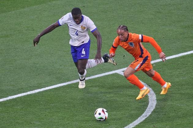 Leipzig, Saxony, Germany, 21 06 2024 Red Bull Arena European Football Championship 2024, Group D, Netherlands France Dayot Upamecano 4, France and Xavi Simons 7, Netherlands Copyright: xdtsxNachrichtenagenturx dts_41203