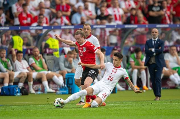 Football, Men, Season 2023 24, Euro 2024 Group D 2 Matchday in Berlin, Poland Austria, f l Patrick Wimmer Austria , Kacper Urbanski Poland , Coach Michal Probierz Poland , 21 06 2024, Copyright: xSebastianxRäppold MatthiasxKochx